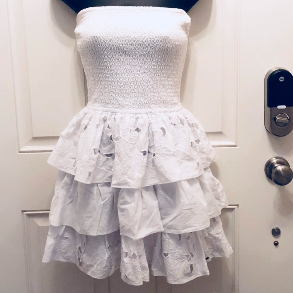 Sleeveless Hollister ruffle summer white dress